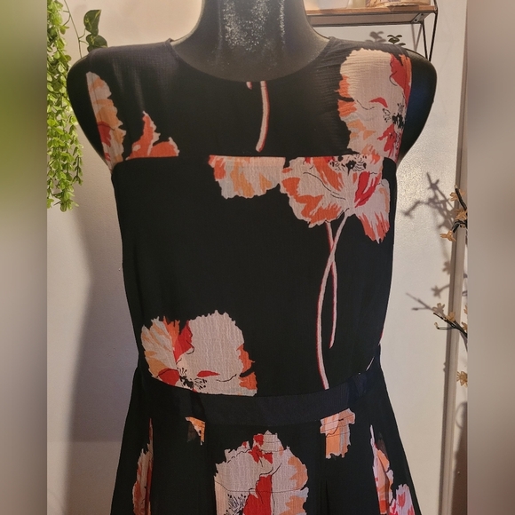 Ann Taylor black/floral dress Size 8 - Picture 2 of 8